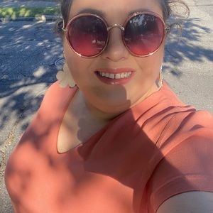 Meet your Posher, Adrienne